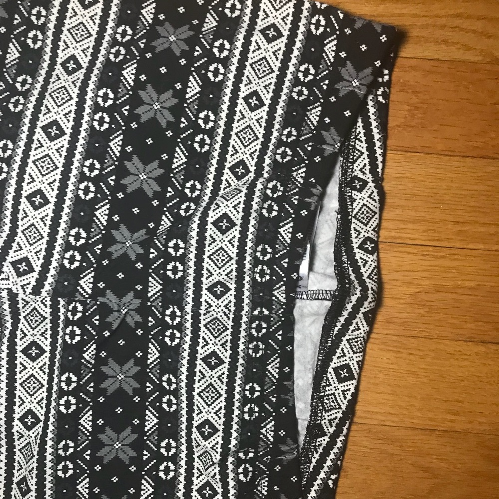 Cute black and white patterned leggings
